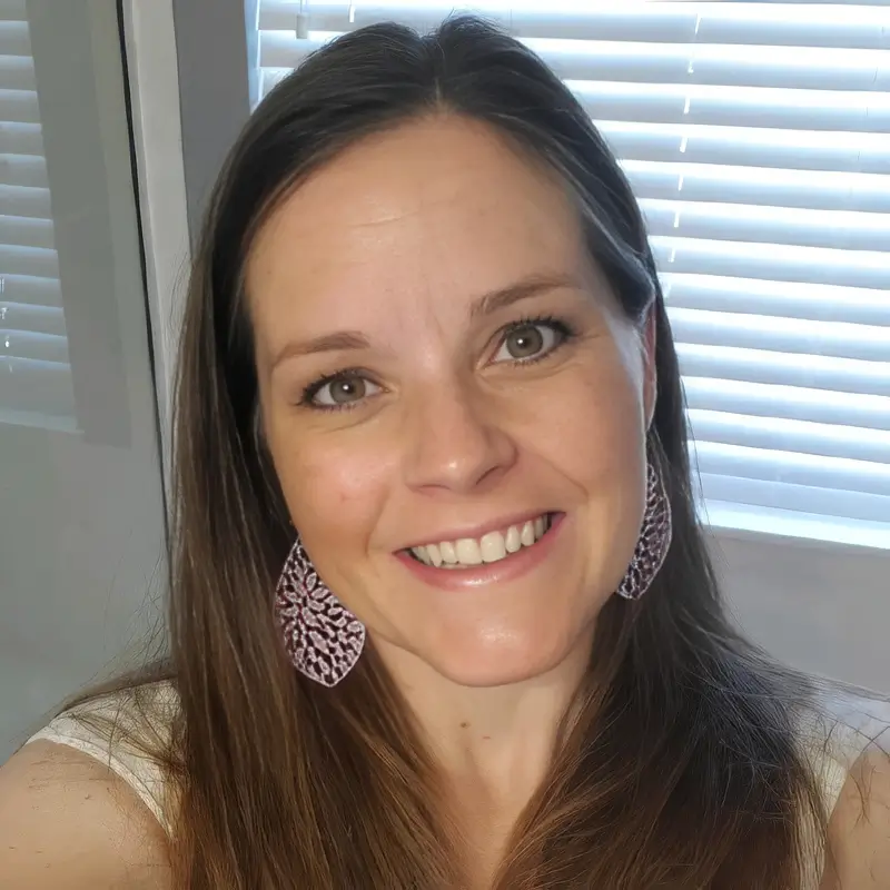 Portrait of Lizzy Simon, Customer Service Coordinator, People Biz